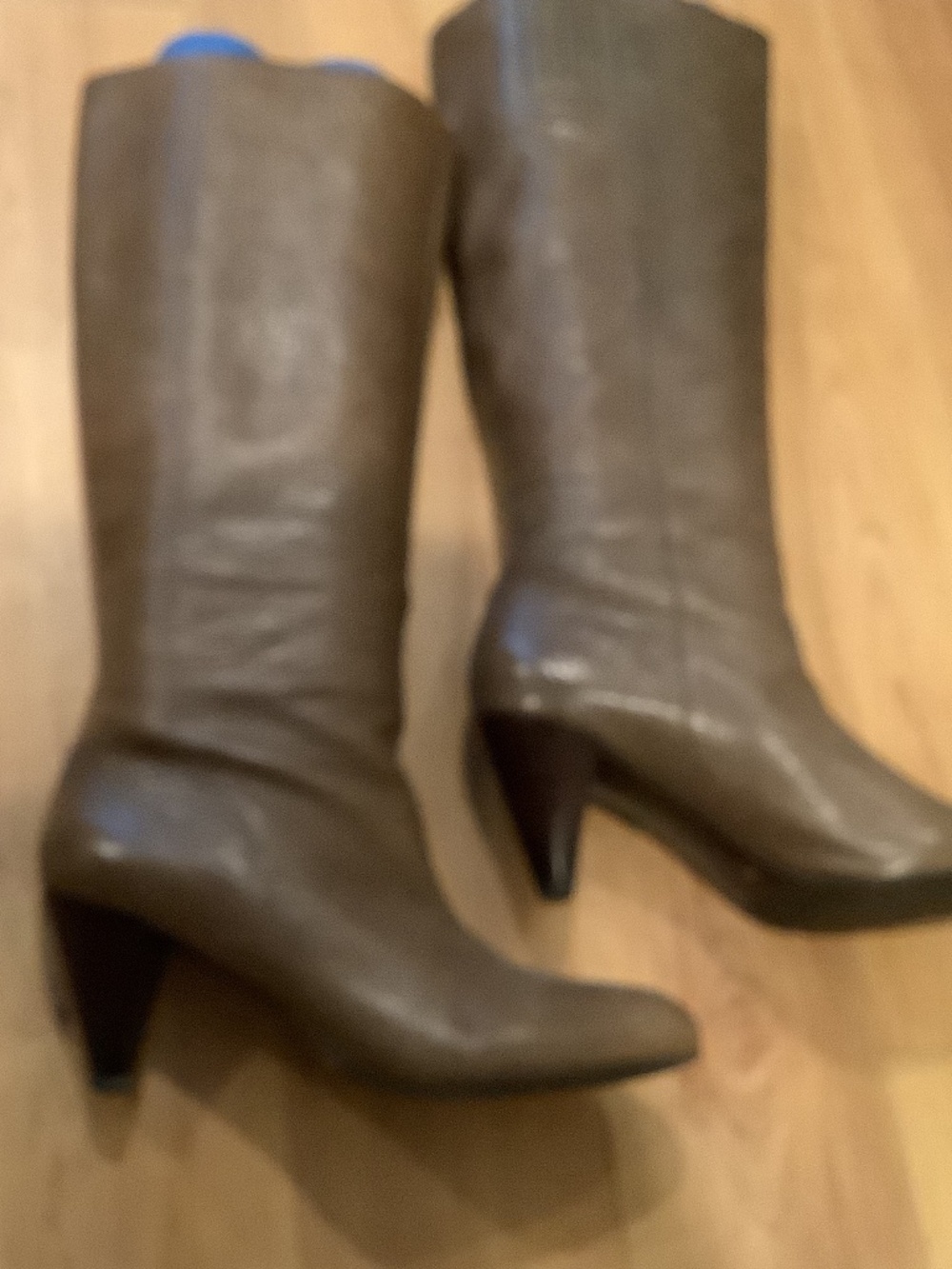 Luxurious Leather knee high 2inch heel boots very good condition
